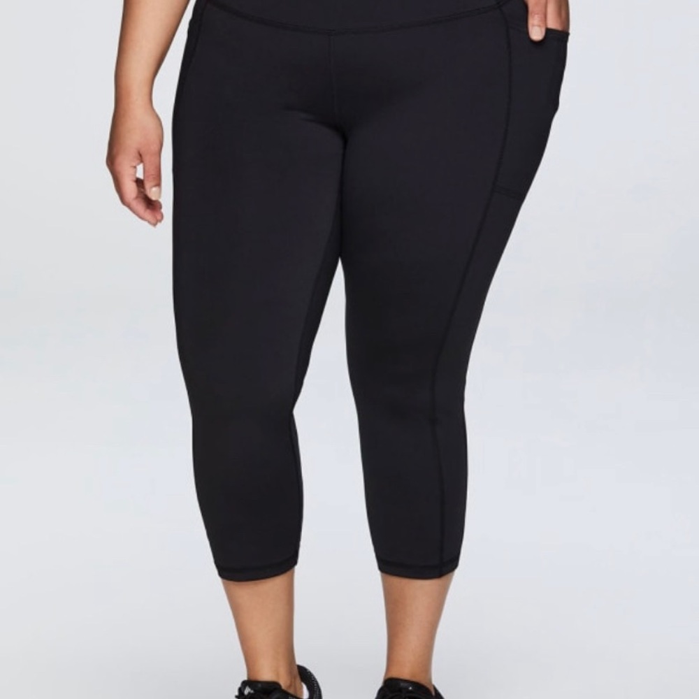 *never worn* RBX tech flex ultra hold Capri - size M